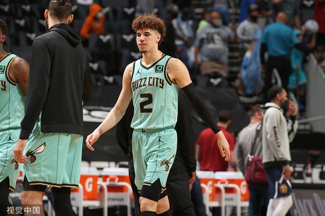 NBA季后赛首轮，爱德华兹绝杀助森林狼晋级